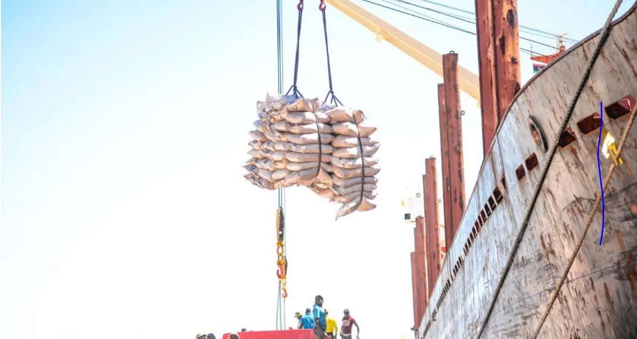 Increased cement cargo arriving at Libyan ports is seen as evidence of the resurgence of the country's construction sector (Photo: Cement being unloaded at Khoms port in July by Libya Ports Company).