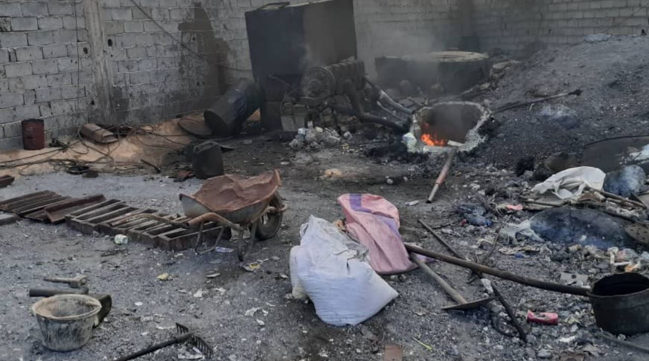 Cable thieves arrested in Khoms have been smelting the cables into ingots for sale (Photo: Tripoli Interior Ministry).