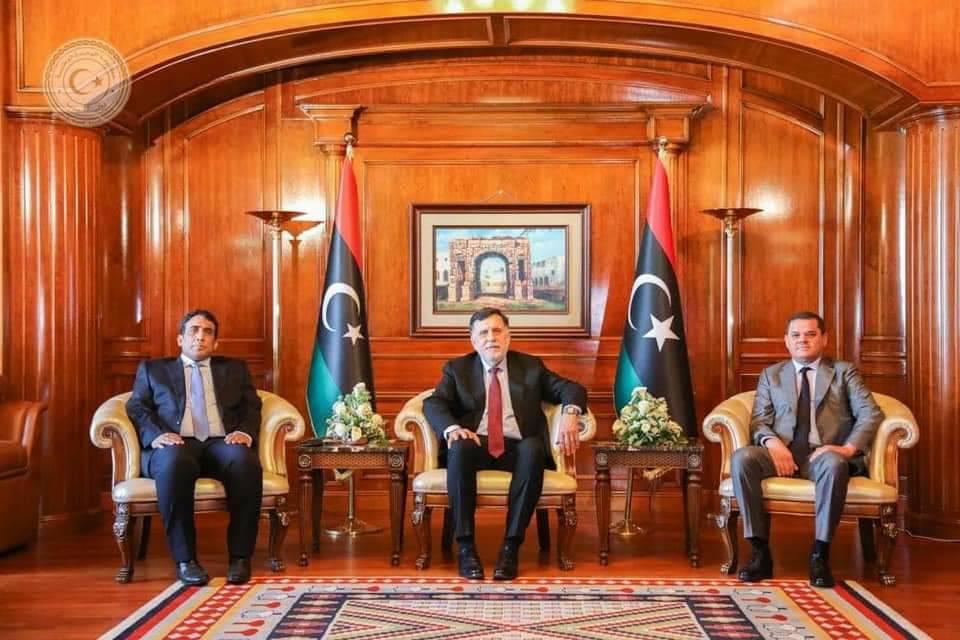 Faiez Serraj, outgoing Presidency Council head and prime minister of the GNA hands over power to the incoming Presidency Council head, Mohamed Menfi and Prime Minister of the GNU, Abd Alhamid Aldabaiba (Photo: GNU).